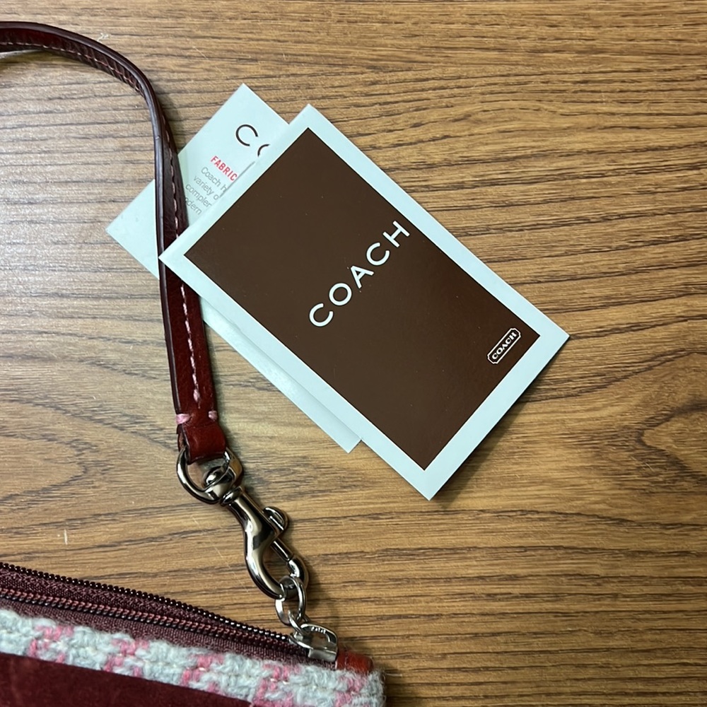 🌸Coach wristlet GORGEOUS🌸 - Picture 8 of 13